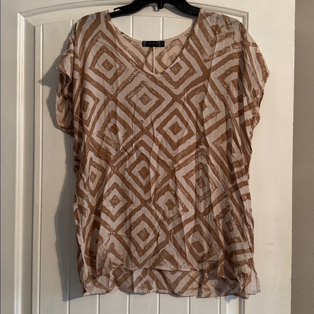 Geometric Patterned Top - Picture 1 of 2